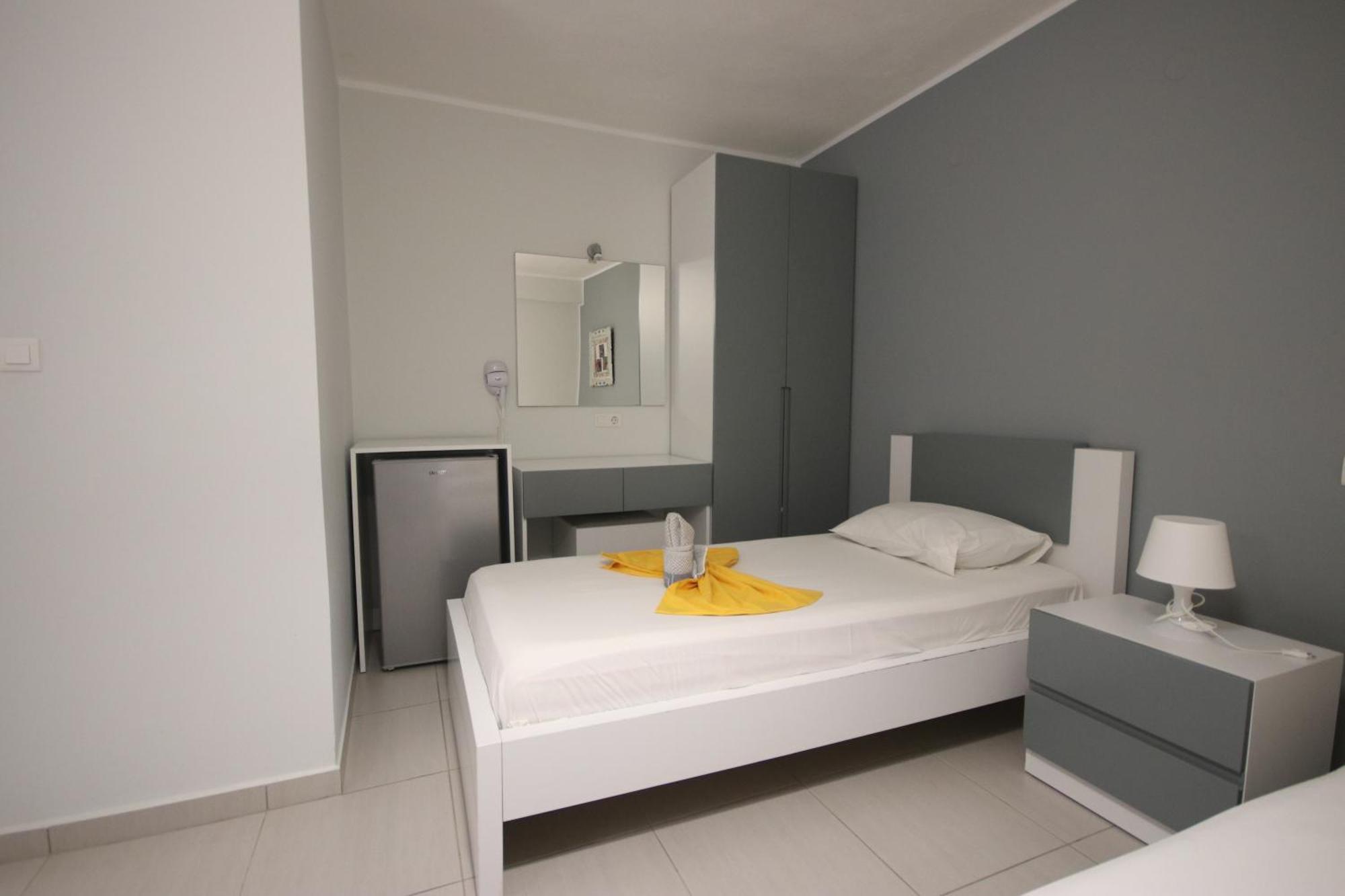 Hotel Potami Beach - Mondi Goro Himare Exteriör bild